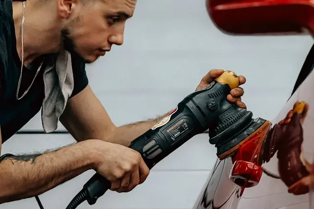 Polimento e correção de pintura automóvel no Seixal